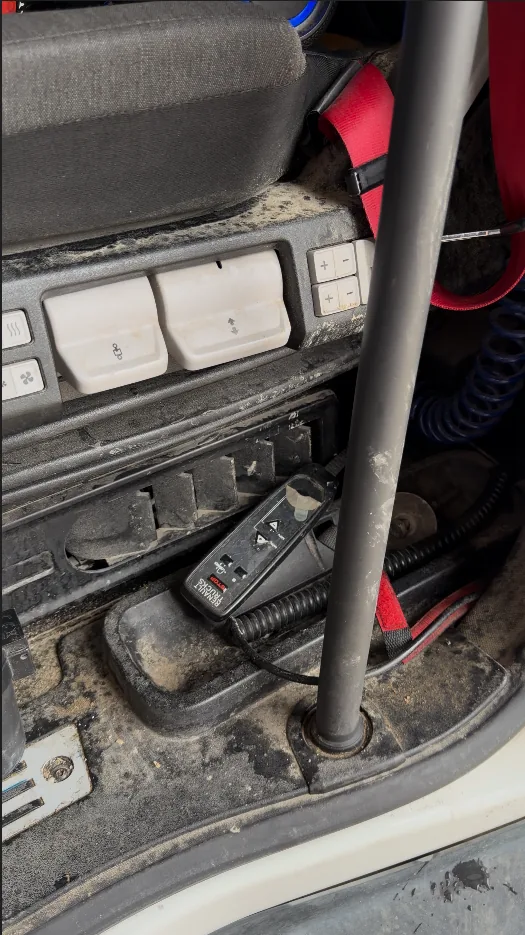 Suelo de acceso a cabina después de la limpieza