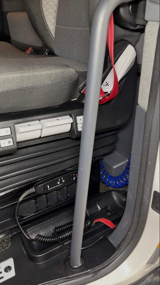 Suelo de acceso a cabina antes de la limpieza